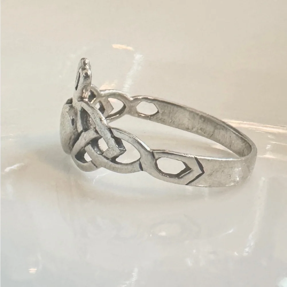 Vintage Sterling Silver Irish Celtic Claddagh Ring (8.5)